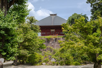 岡の上に見える千手観音堂